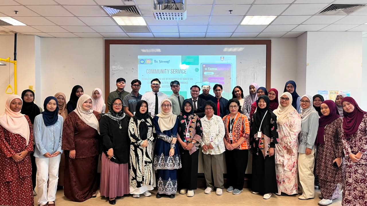Foto bersama delegasi Universitas Lampung dan UiTM Malaysia